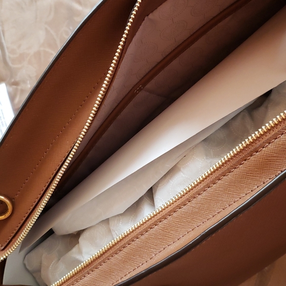 NWOT MK Selma Satchel - Picture 4 of 6